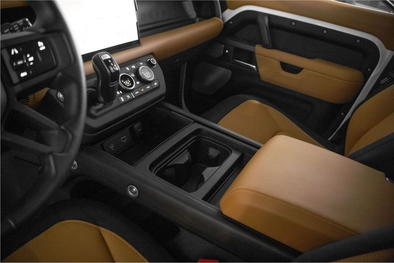 لاند روفر ديفندر 130 SE P400 X Dynamic (7 Seater)