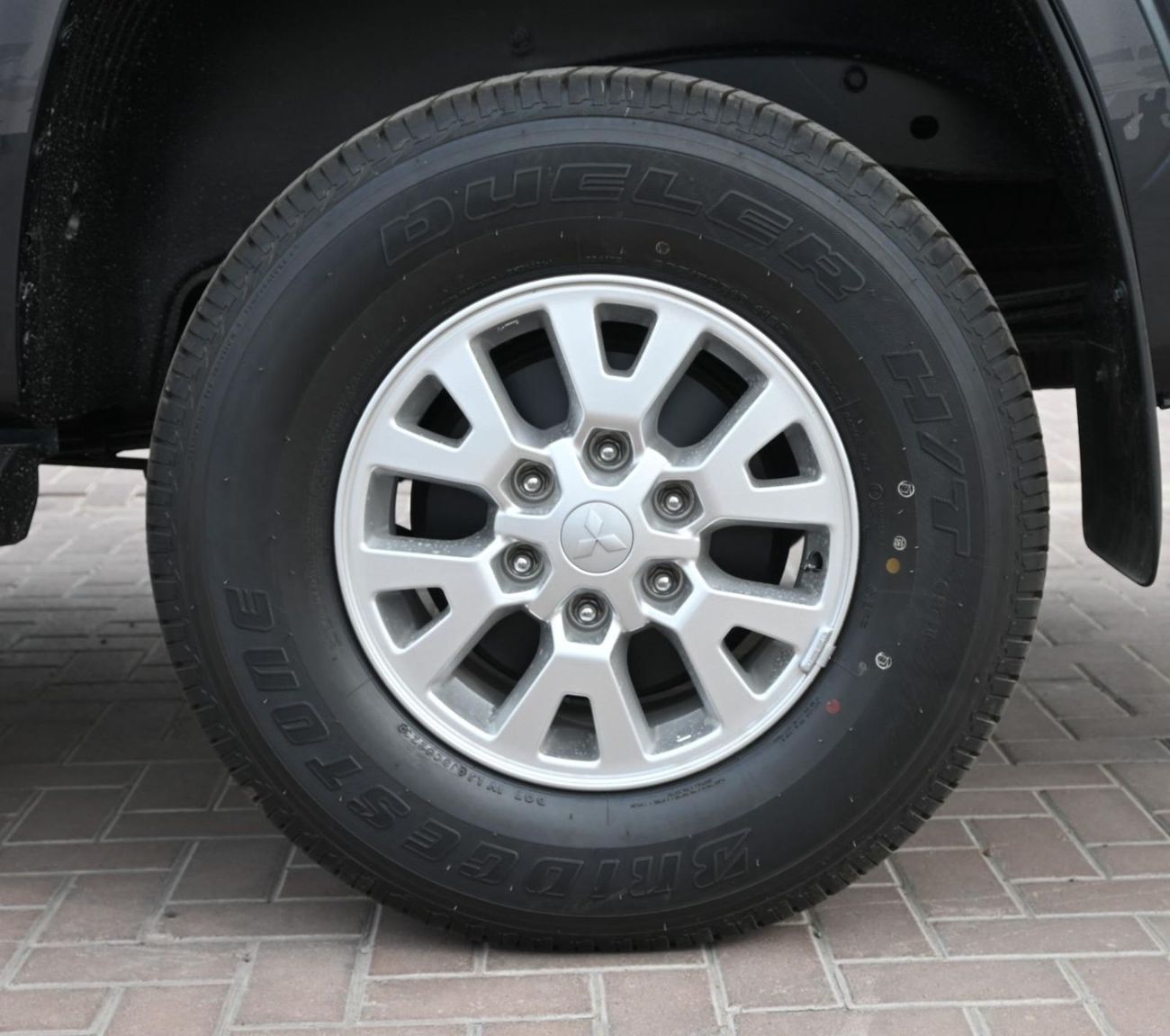 ميتسوبيشي L200 GLX 2.4L DIESEL DCAB 4WD 6MT MY25