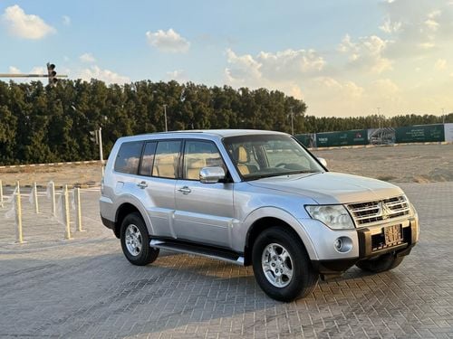 Mitsubishi Pajero GLS 3.5L (186 HP) (7 Seater)