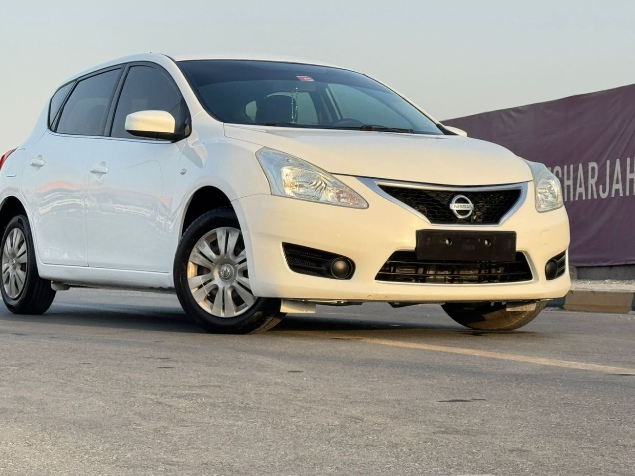 Nissan Tiida SE 1.8L Hatchback