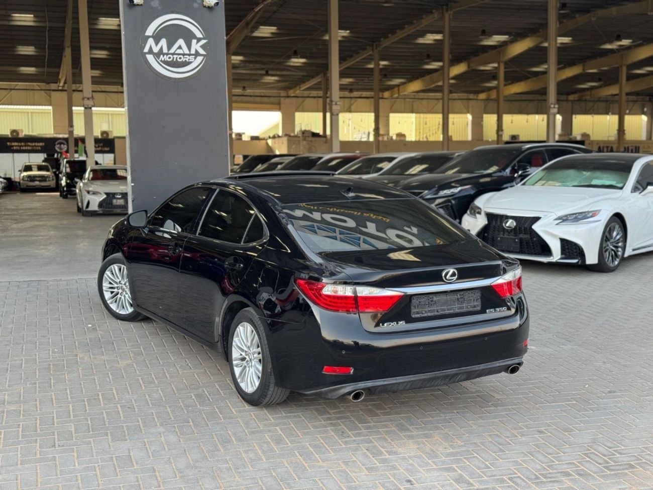 لكزس ES 350 Platinum 3.5L V6 / FULL OPTION / PARKING SENSORS / BLIND SPOTS / IN PERFECT CONDITION