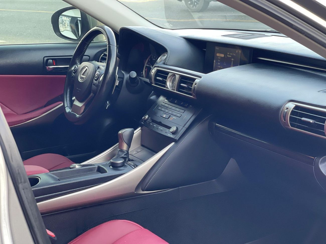 لكزس IS 350 Platinum 3.5L Platinum / 3.5L V6 / FULL OPTION / IN PERFECT CONDITION / DOUBLE XINON LIGHTS
