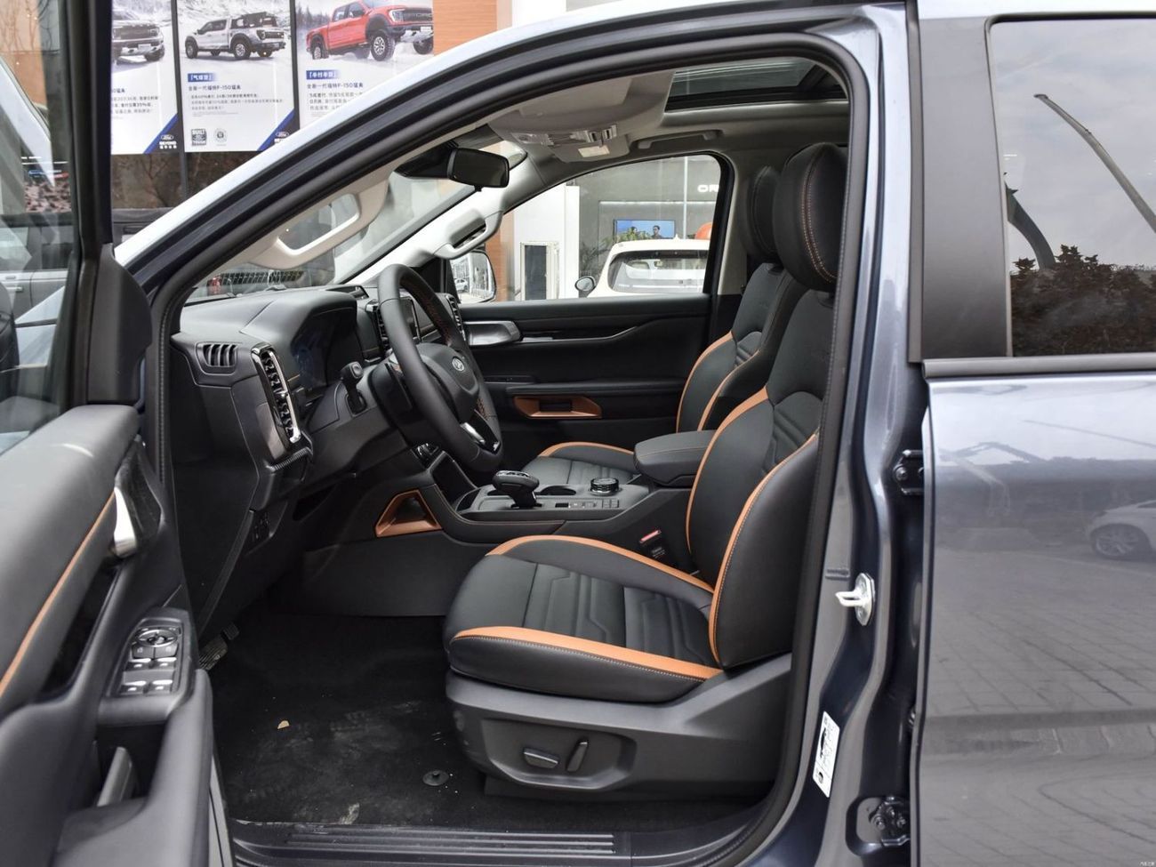 فورد رانجر XLT 4x4 Petrol 255HP - Off Road Package