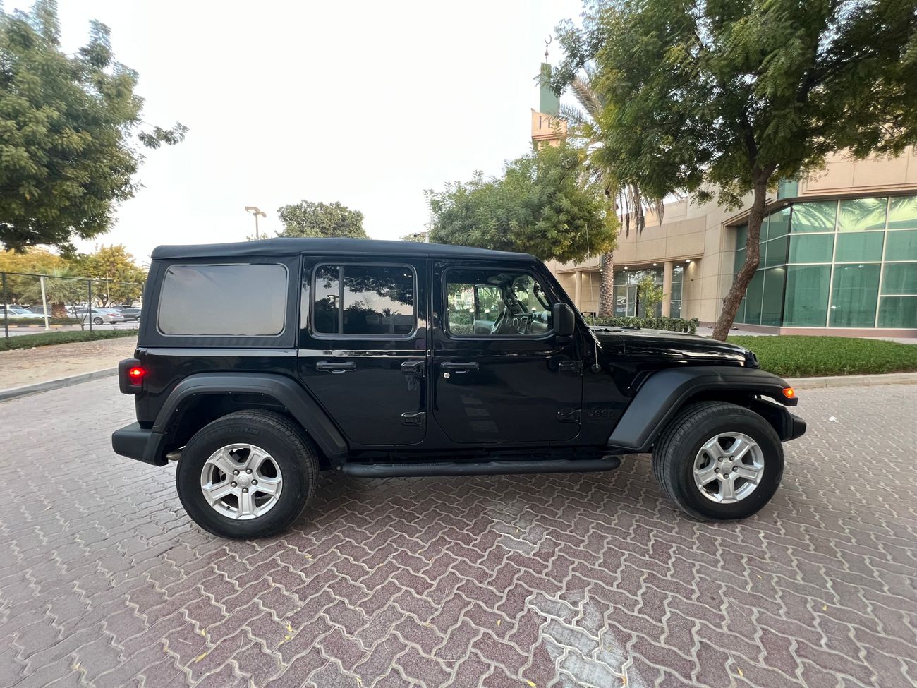 Jeep Wrangler Unlimited Sports 2.0T A/T