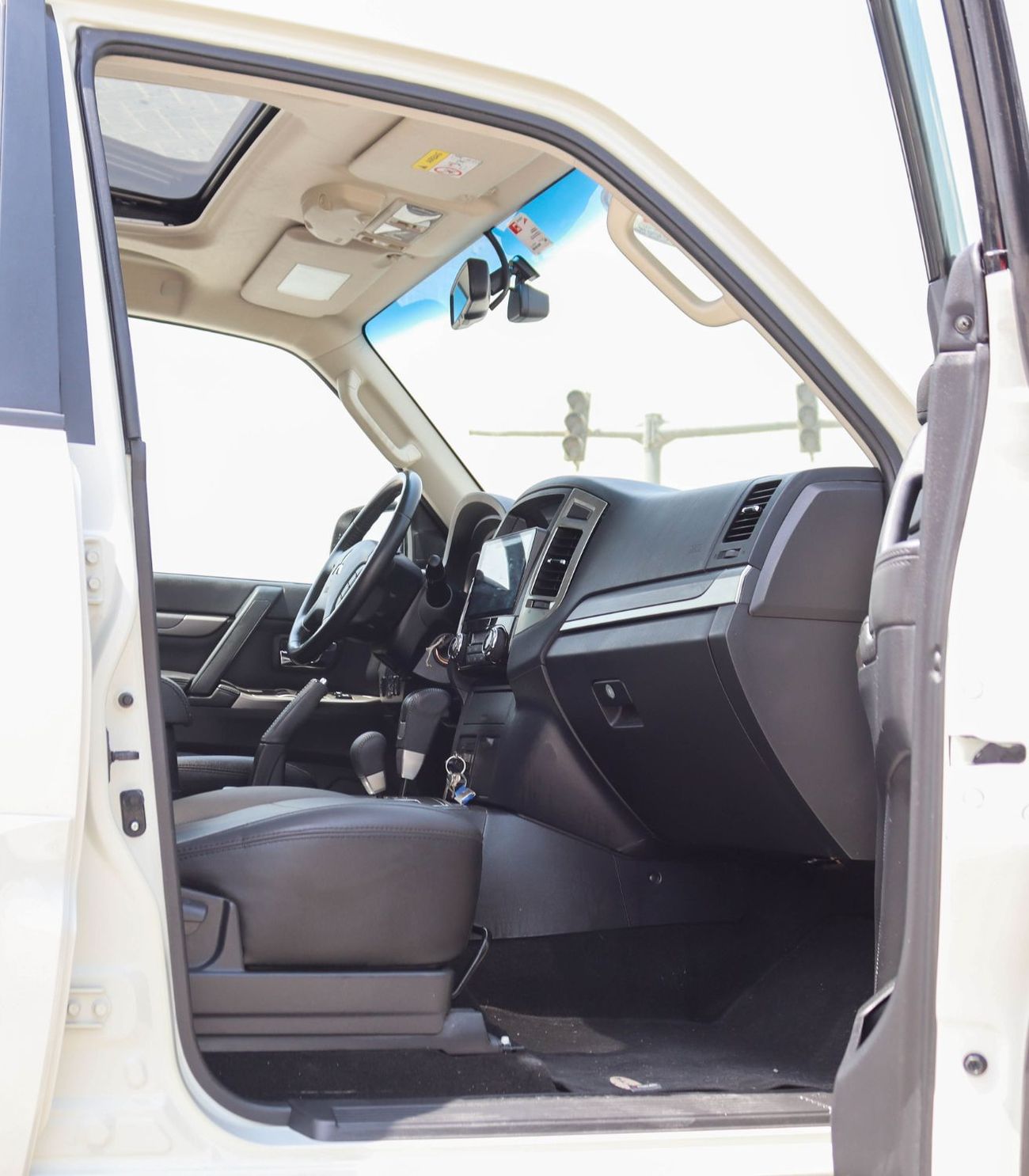 ميتسوبيشي باجيرو Mitsubishi Pajero 2022,  GCC, 3.0L V6  4WD  Full Option,  Original Paint, Accident Free, 1,333/month