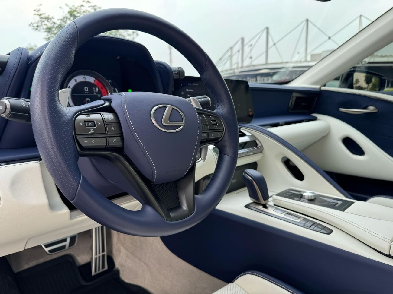 Lexus LC500 Carbon 5.0L ( CYL) CANADAIAN SPEC NEAT AND CLEAN LESS KILOMETER