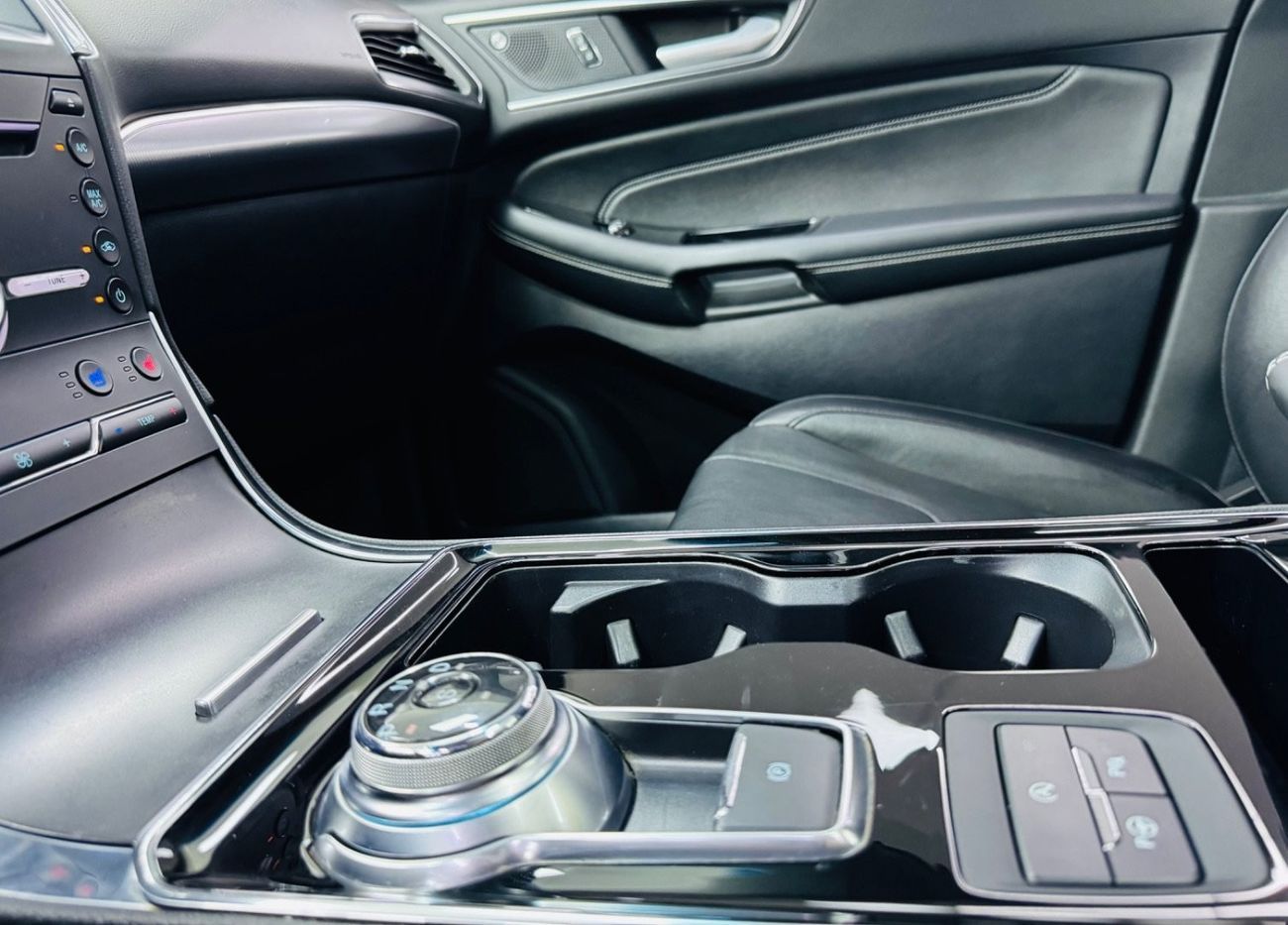 فورد إدج GCC .. FSH .. Original paint .. warranty .. Service .. AWD .. Titanium .