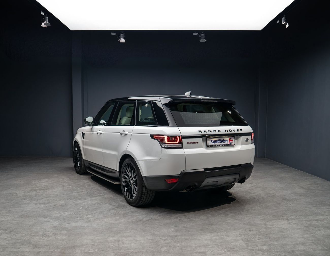 لاند روفر رينج روفر سبورت SE 3.0L 3,810x48 • 0% DP • 2017 Range Rover Sport SE • Warranty Available • GCC •