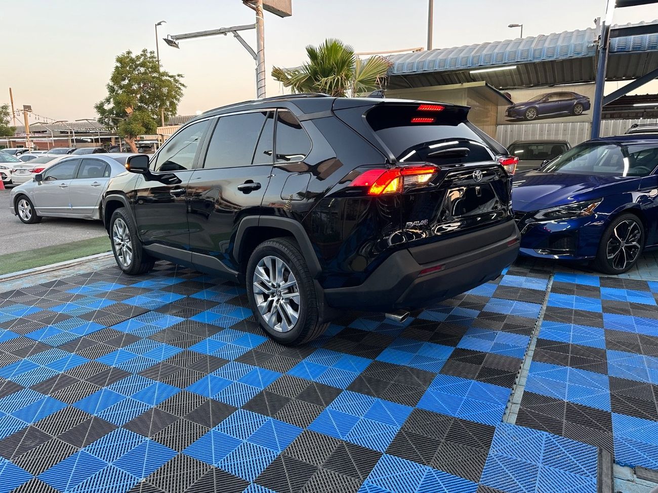 تويوتا راف ٤ سيارة RAV4 موديل 2024 بمحرك 2.5 لتر ونظام دفع رباعي XLE، سيارة كندية