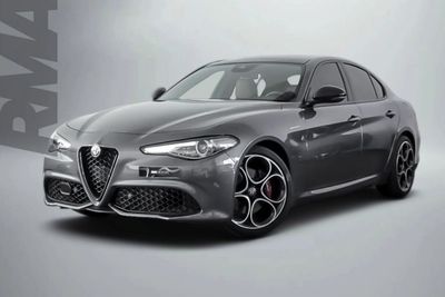 ألفا روميو جوليا 2023 Alfa Romeo Giulia Veloce Q2 / Alfa Romeo Warranty & Service Pack