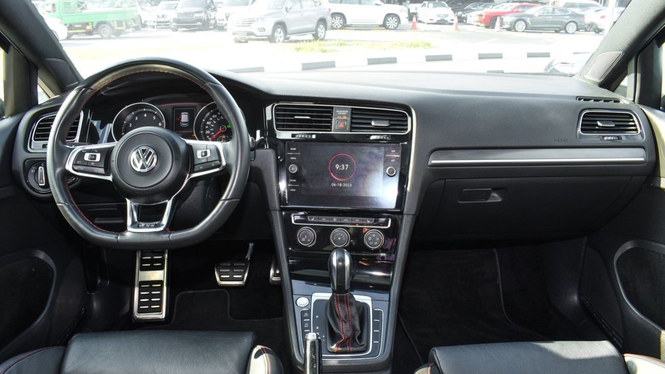 Volkswagen Golf GTI
