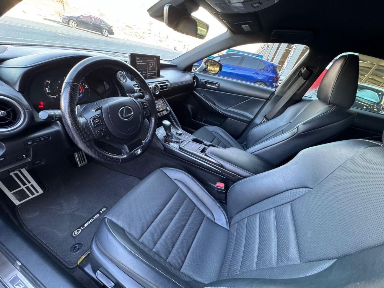 لكزس IS 350 F Sport 3.5L (312 HP) 3.5L V4 / F-SPORT / RADAR / ROAD ASSIST / COOLING AND HEATING SEATS