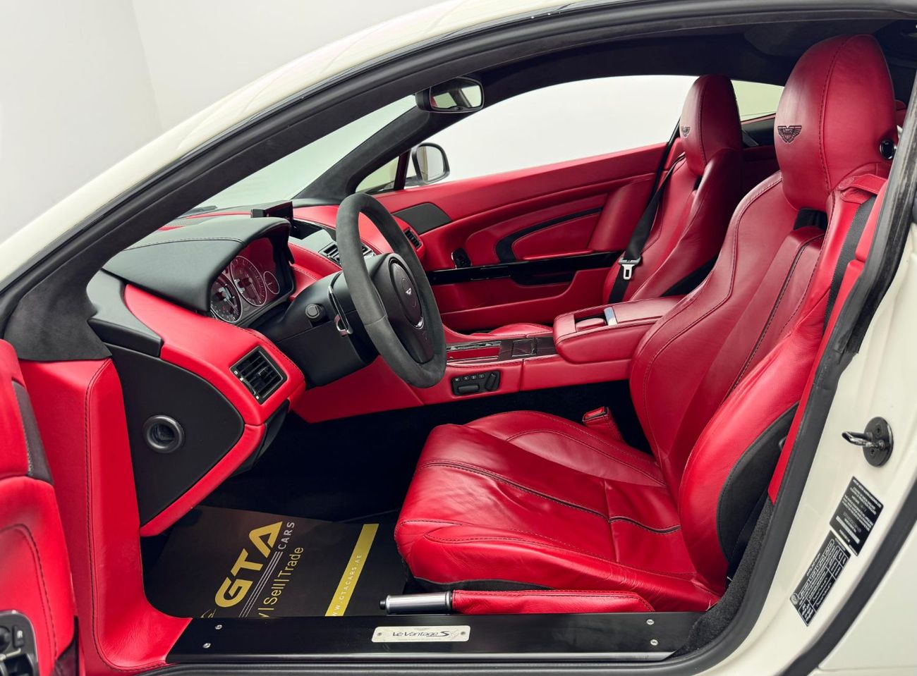 Aston Martin V12 Vantage 2014 Aston Martin V12 Vantage S, Full Aston Martin Service History, Carbon Fibre, Full PPF, GCC