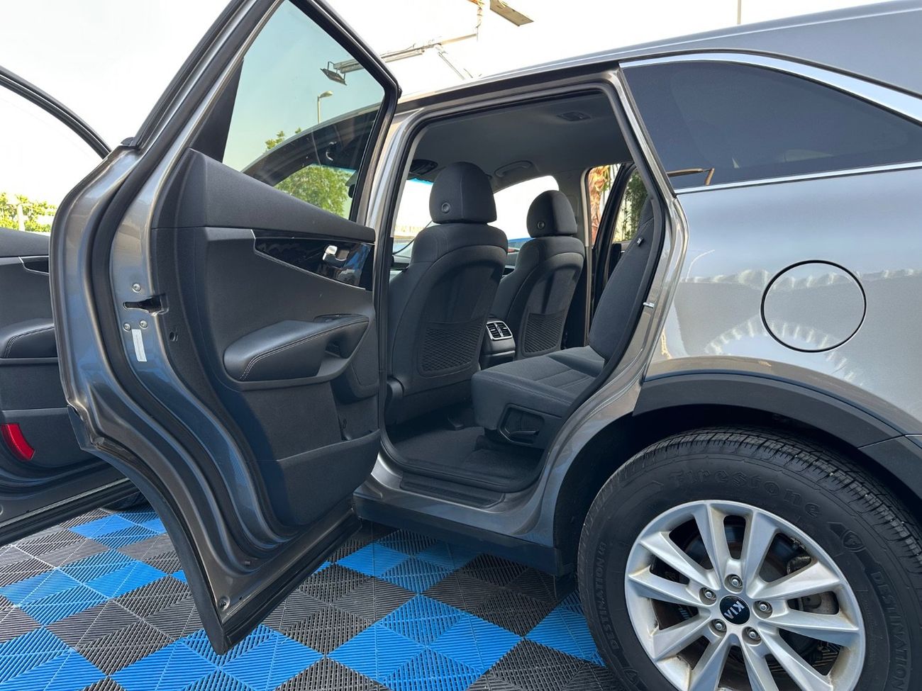 كيا سورينتو Base 3.3L AWD 7seat