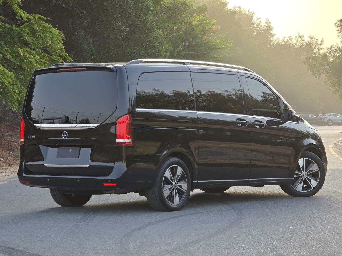 مرسيدس بنز V 250 Std 2.1L MERCEDES V-250 FULL OPITION // PERFECT CONDITION // VIP SEATS // SUNROOF
