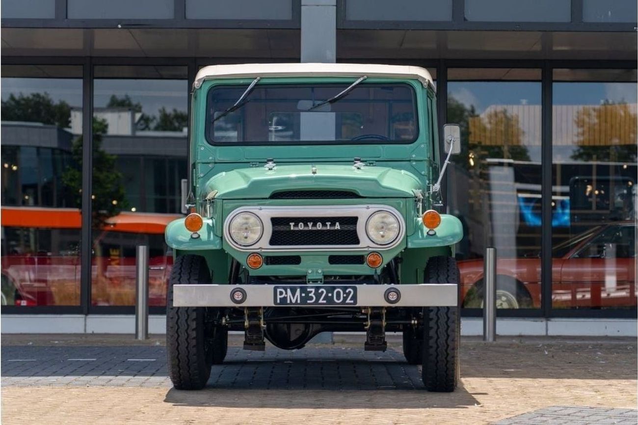 Toyota FJ Cruiser FJ-40