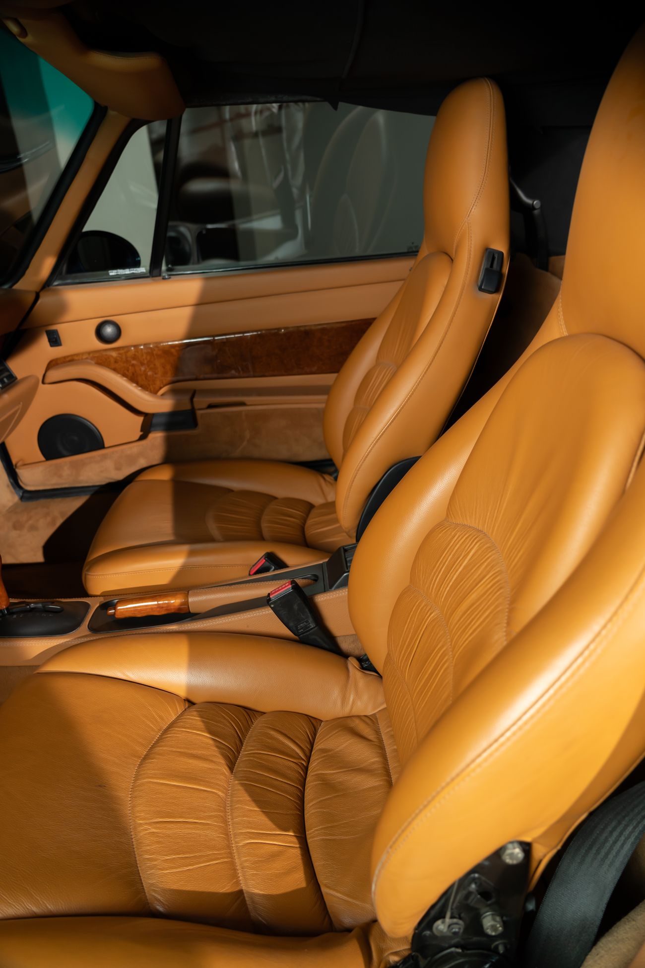 Porsche 911 993 Carrera 2 Cabriolet Turbo Look