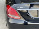 مرسيدس بنز C 300 محرك V4 سعة 2.0 لتر / فتحة سقف بانورامية / رادار / نقطة عمياء / بحالة ممتازة