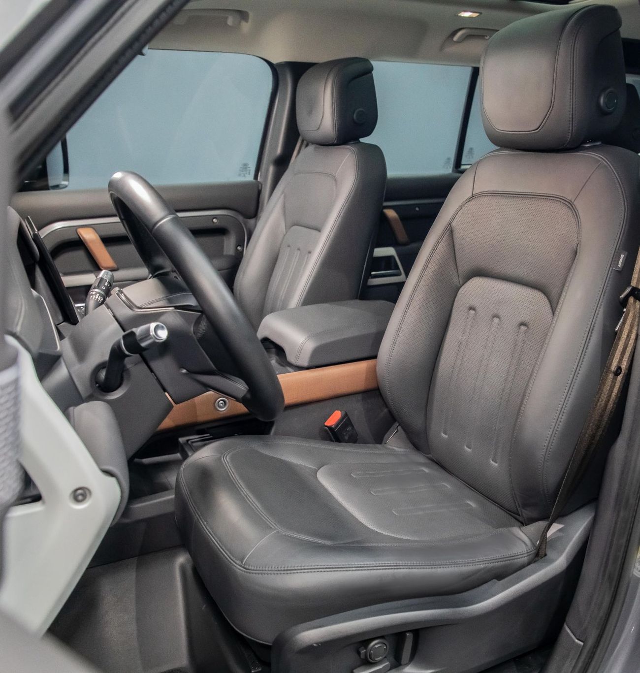 لاند روفر ديفندر P400 110 HSE 3.0L (5 Seater) 5,695x60 • 0% DP • 2022 Land Rover Defender 110 P400 HSE • Land Rover W