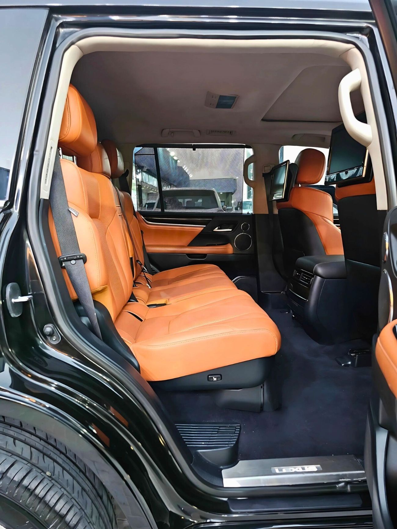لكزس LX 570 GCC/ FULL OPTION / RADAR / ZAFRAN INTERIOR/LOW MILEAGE/ EXPORT ONLY / LOT#25091
